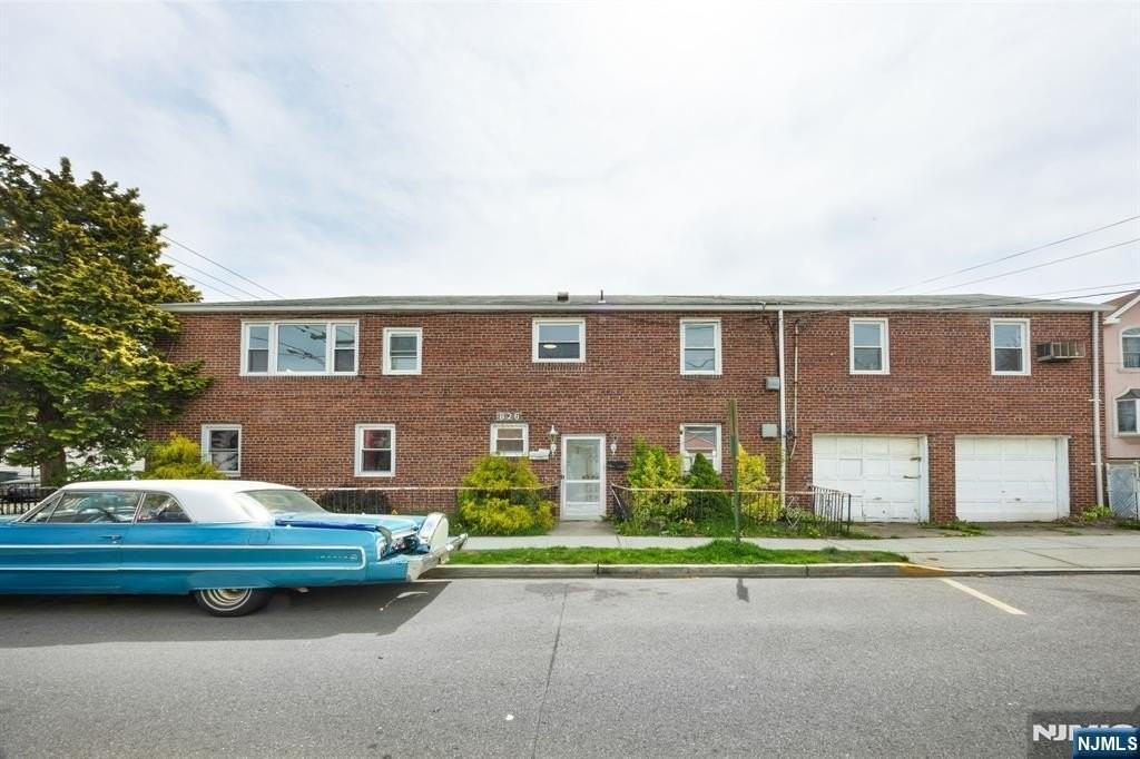 826 7th St - Photo 2 of 22