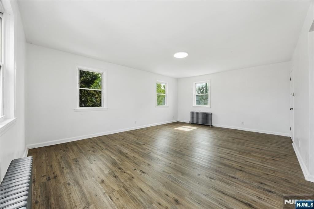 826 7th St - Photo 4 of 22