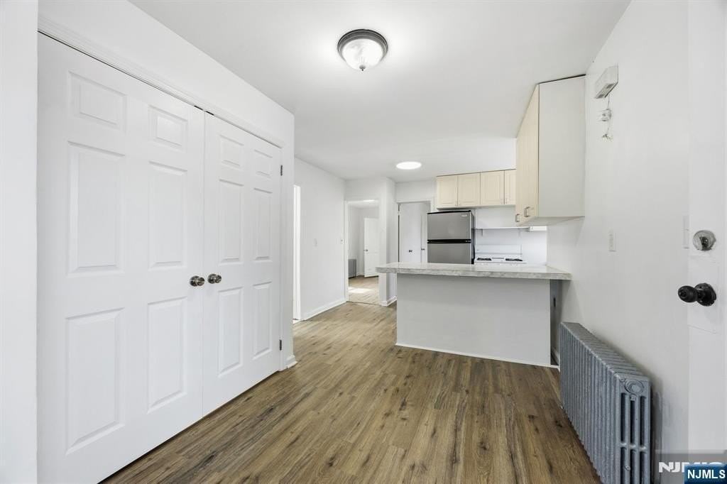 826 7th St - Photo 6 of 22