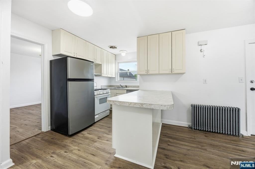 826 7th St - Photo 7 of 22