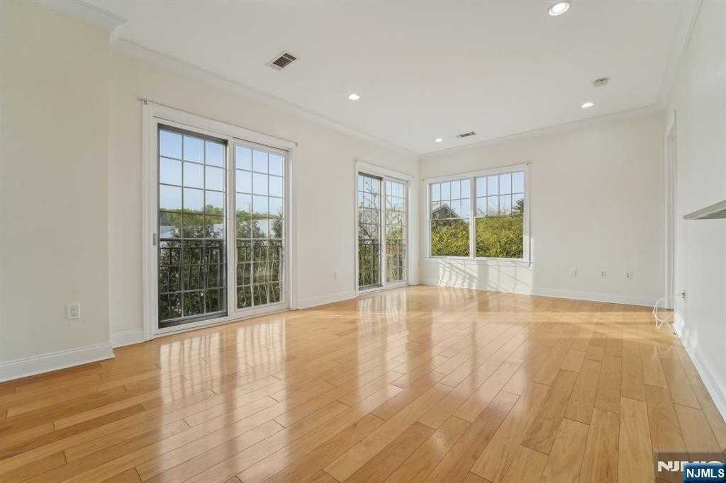 1212 The Plaza 1212 - Photo 3 of 22