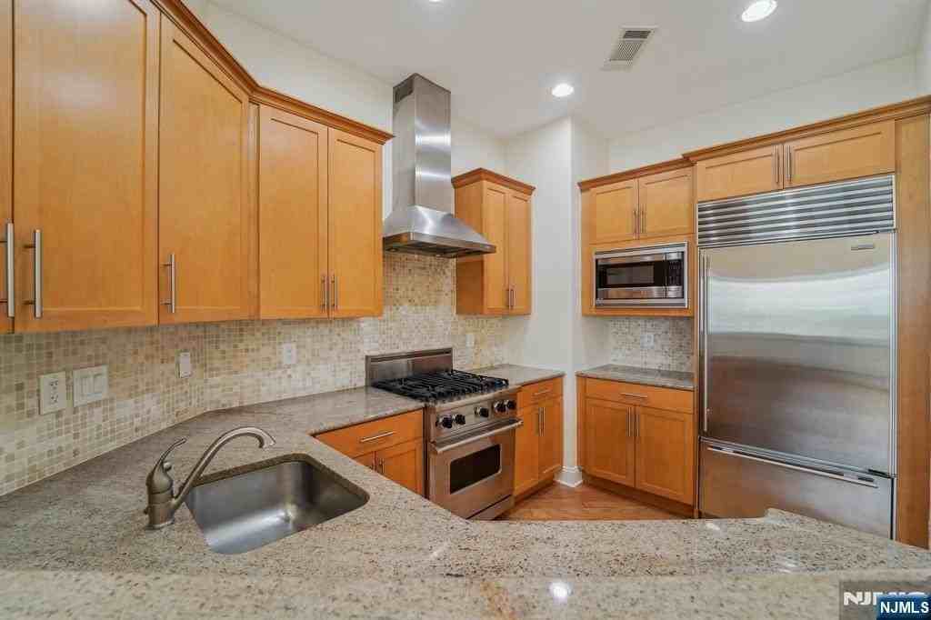 1212 The Plaza 1212 - Photo 4 of 22