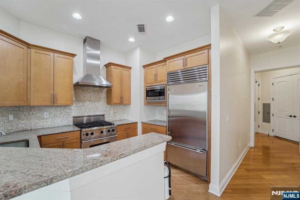 1212 The Plaza 1212 - Photo 5 of 22