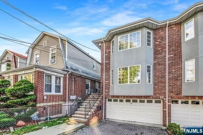 386A Park Ave - Photo 3 of 17