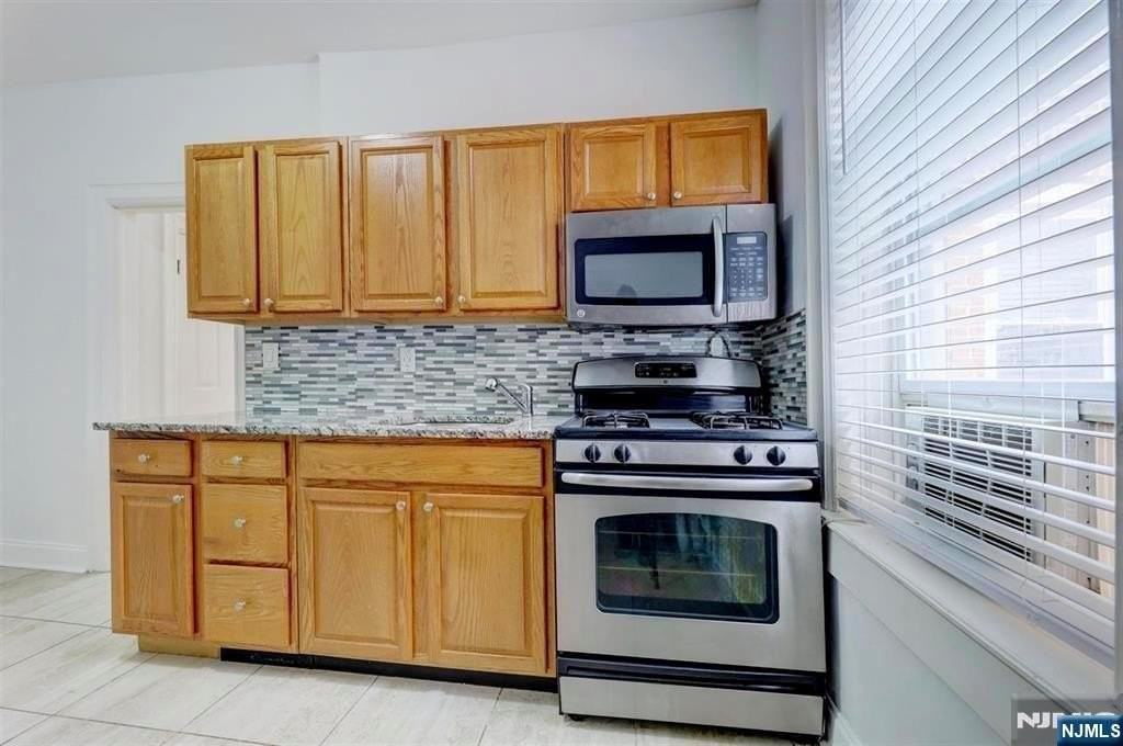 6045 Blvd 7E - Photo 4 of 8