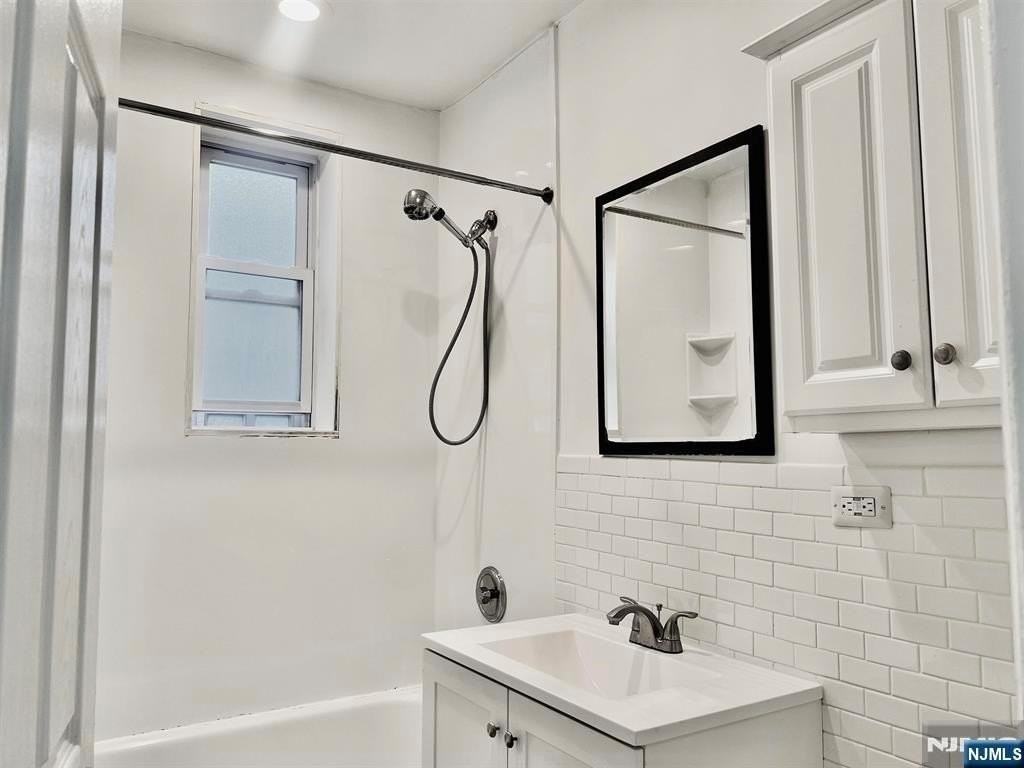 6045 Blvd 7E - Photo 5 of 8