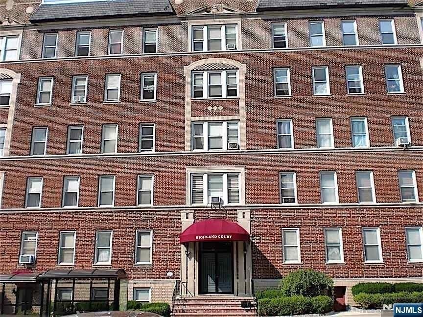 6045 Blvd 7E - Photo 6 of 8