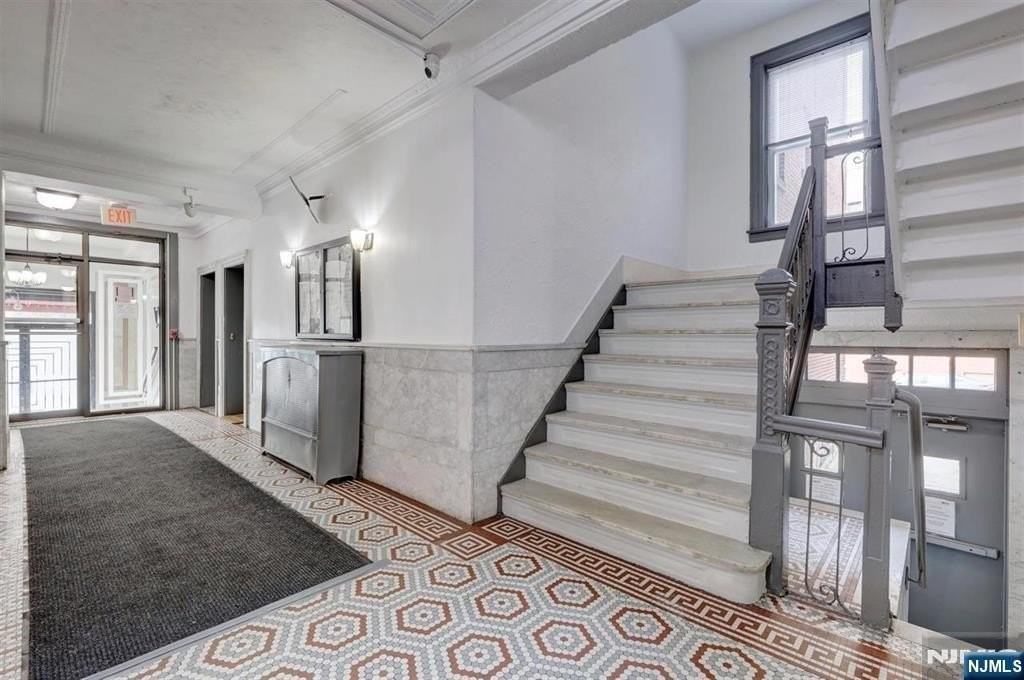 6045 Blvd 7E - Photo 7 of 8