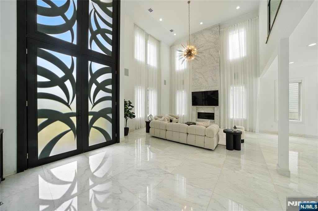 44 Floral Ter - Photo 3 of 49