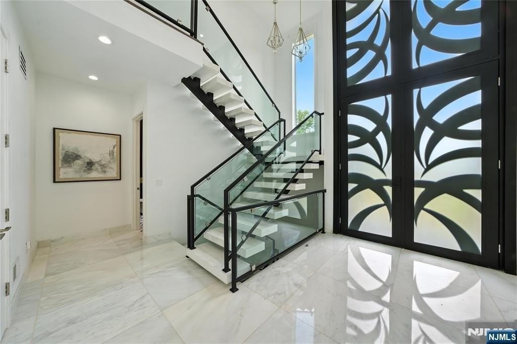 44 Floral Ter - Photo 4 of 49