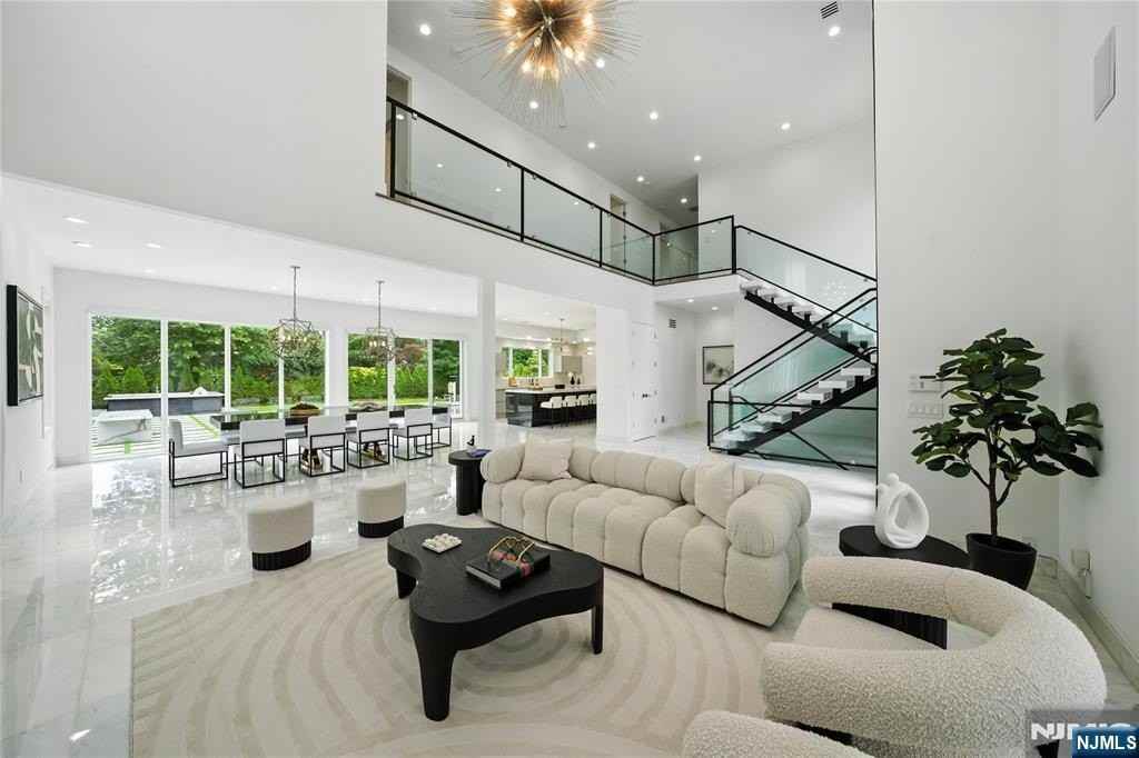 44 Floral Ter - Photo 5 of 49