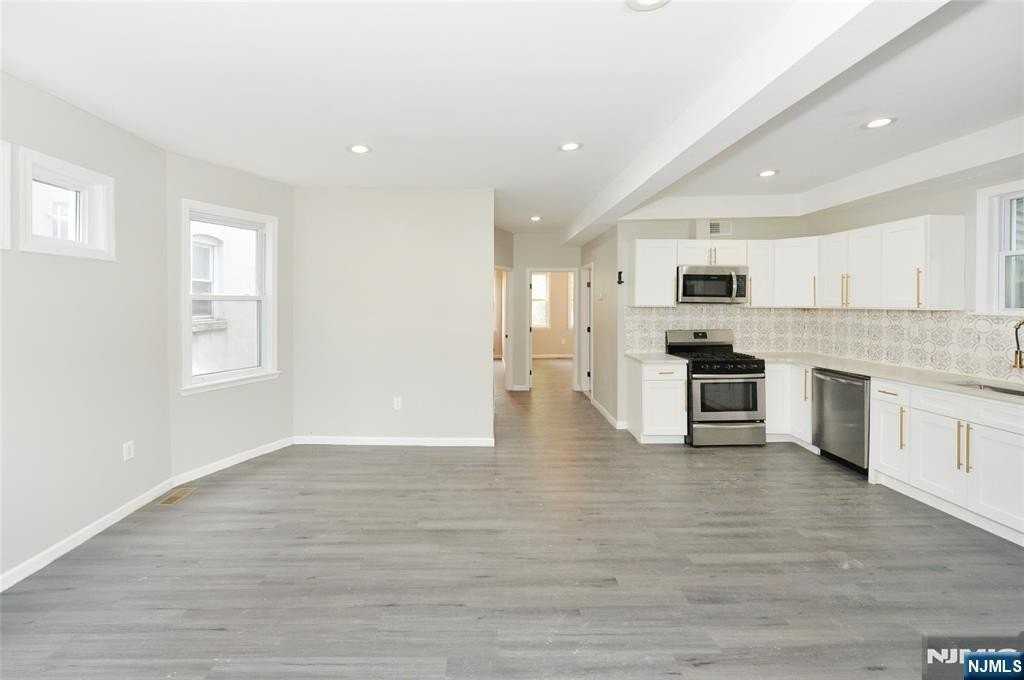 23 Bayview Ave - Photo 2 of 13