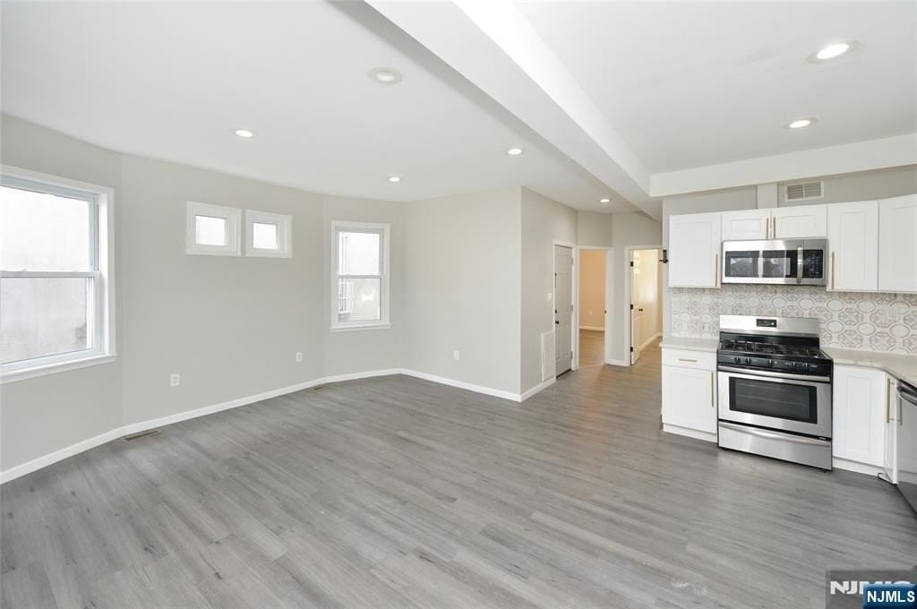 23 Bayview Ave - Photo 3 of 13