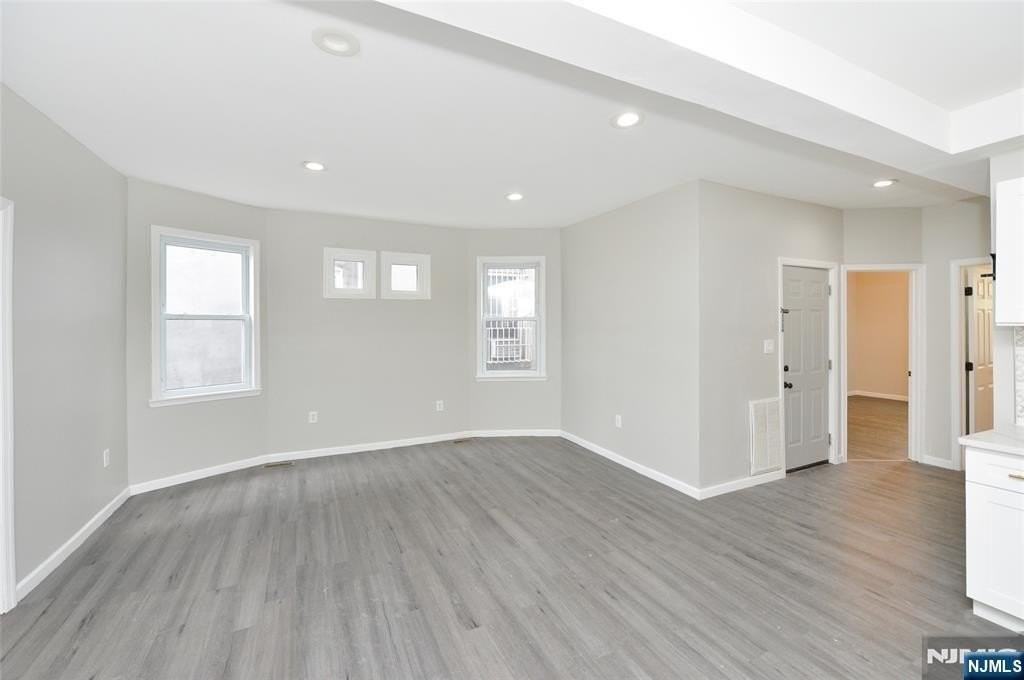 23 Bayview Ave - Photo 4 of 13