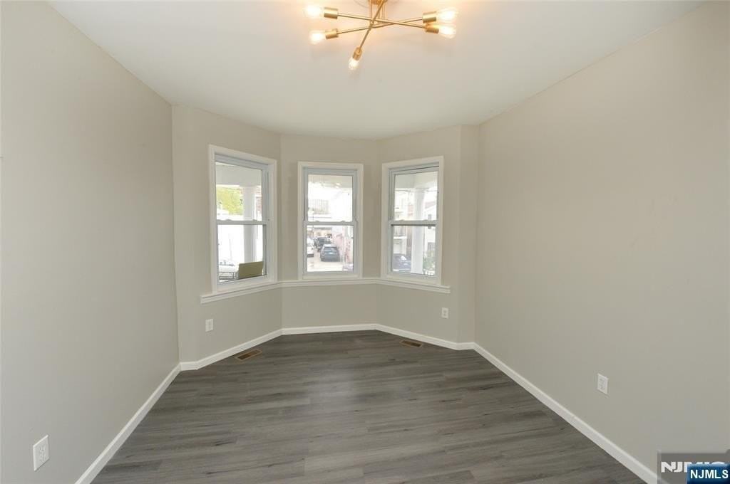 23 Bayview Ave - Photo 6 of 13