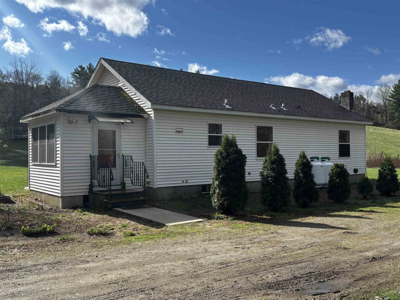 49 River Rd - Photo 2 of 21