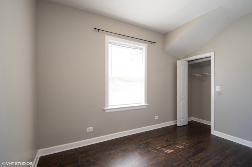 3943 W Addison St - Photo 4 of 8