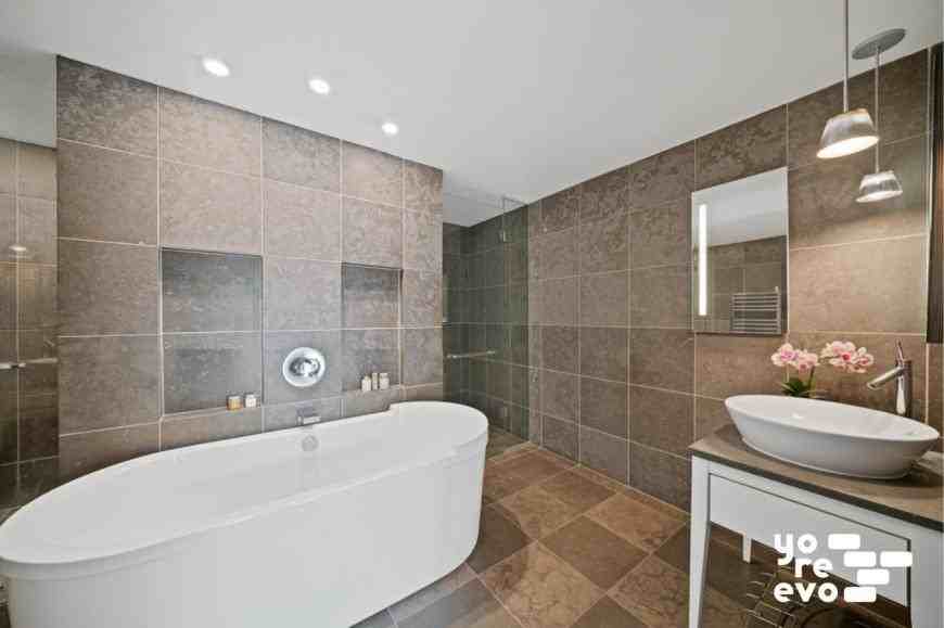 340 E 23rd St - Photo 6 of 10