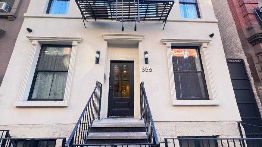 356 W 48th St - Photo 3 of 10
