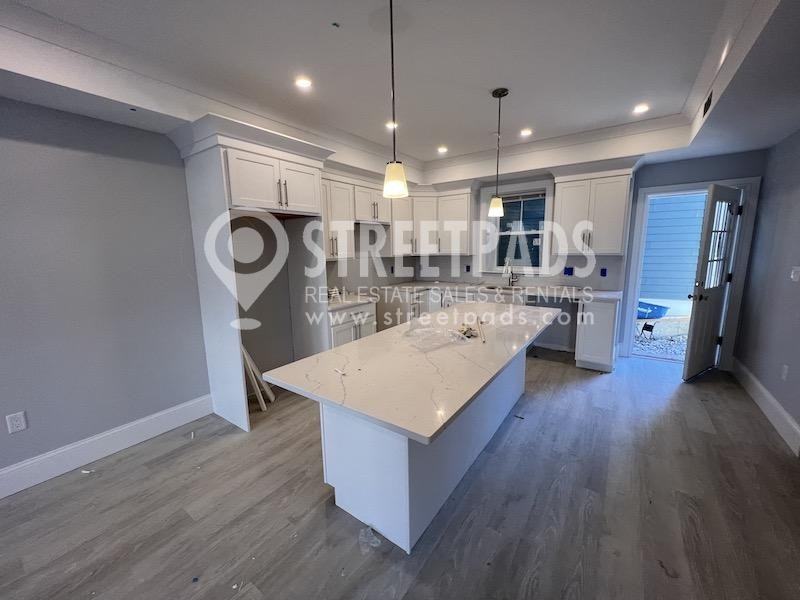 2 Oakland St - Photo 3 of 10