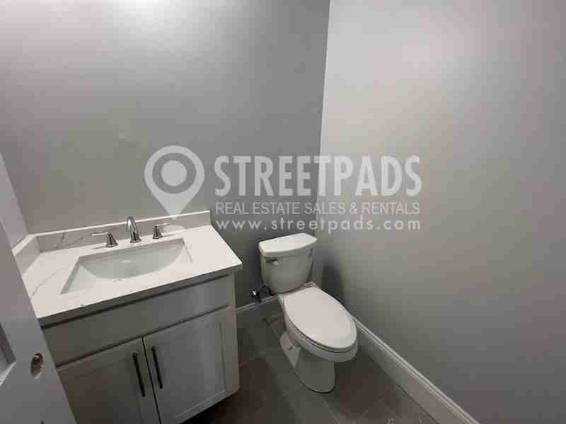 2 Oakland St - Photo 4 of 10