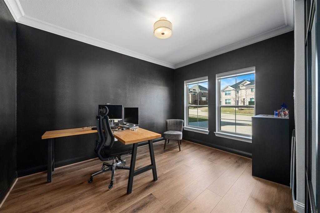 4602 Lorion Dr - Photo 6 of 40