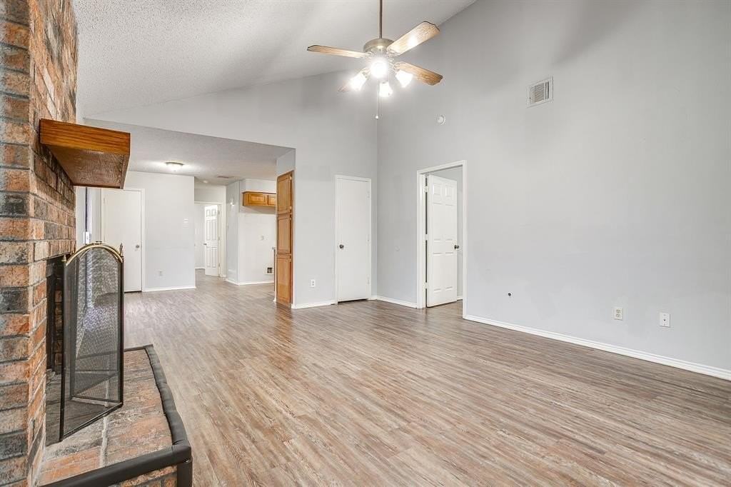 926 Irene St - Photo 5 of 20