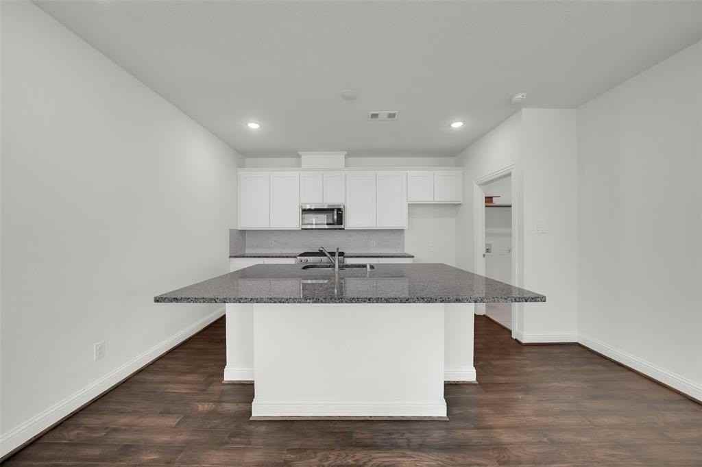 310 Myrtle Beach Dr - Photo 7 of 40