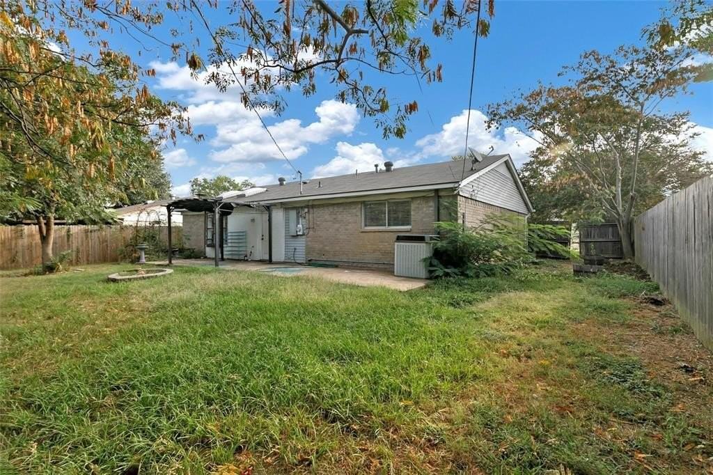 6104 Kelly Elliott Rd - Photo 3 of 25