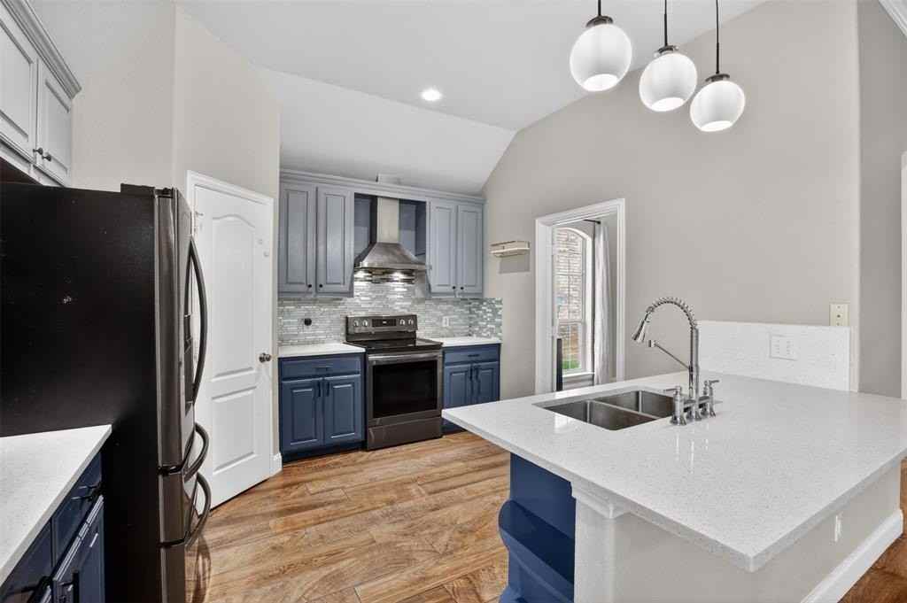 8208 Riversprings Dr - Photo 5 of 26