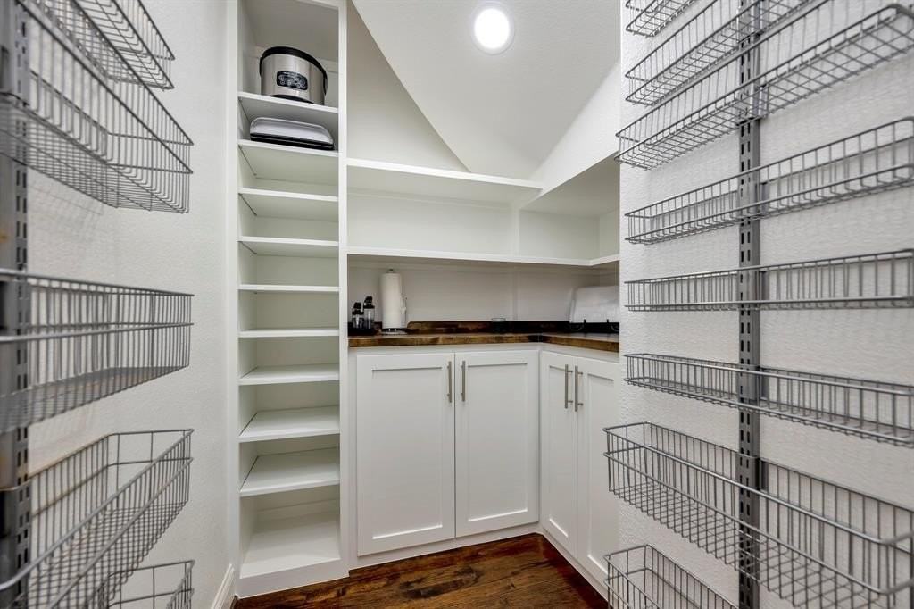 4600 Crossvine Dr - Photo 6 of 39