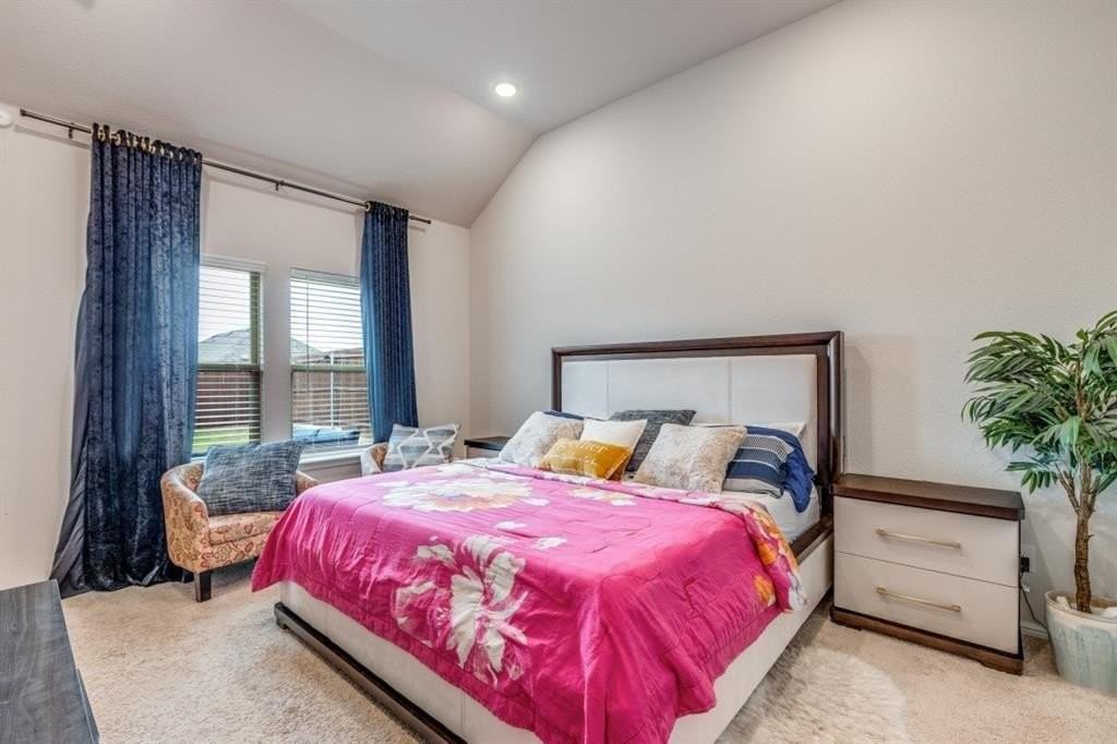 433 Waterman Ave - Photo 5 of 25