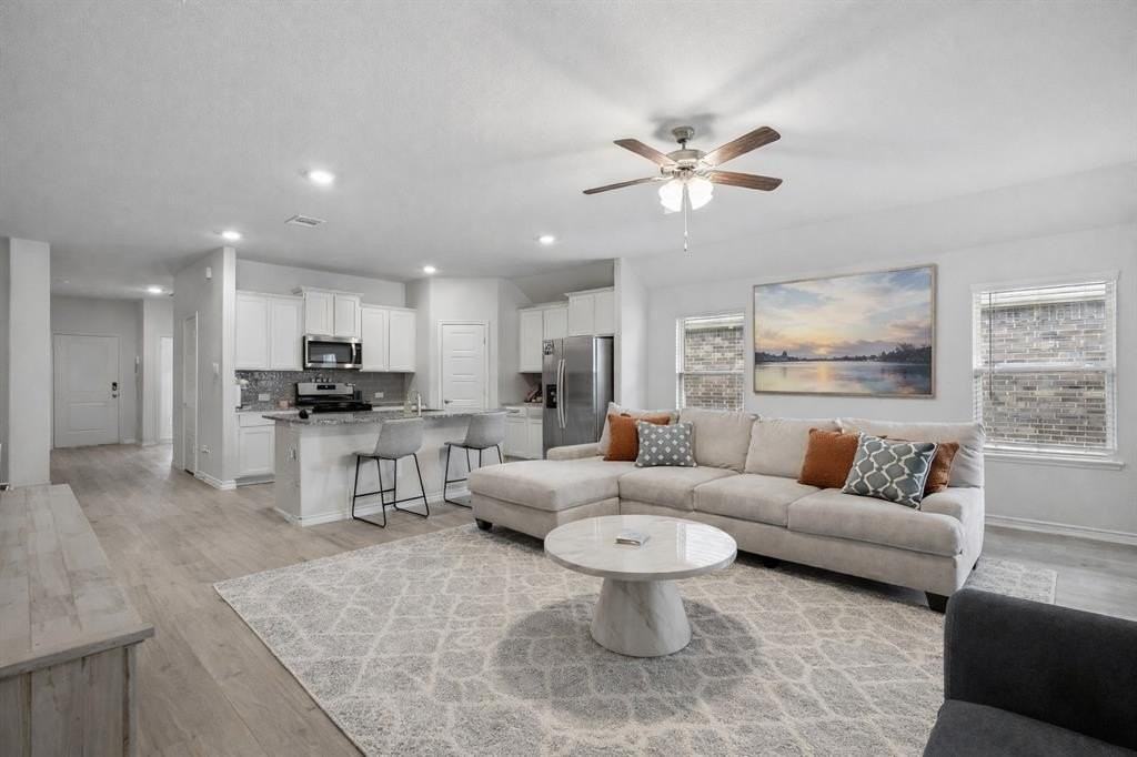 10104 Sunnyview Ln - Photo 3 of 14