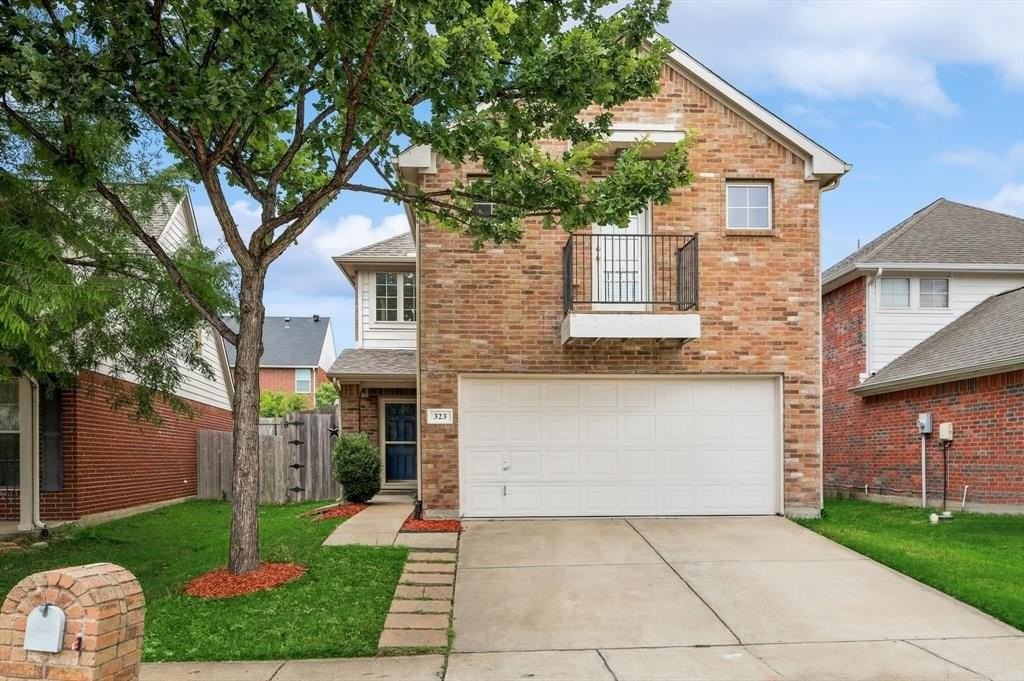 323 Stephanie St - Photo 2 of 38