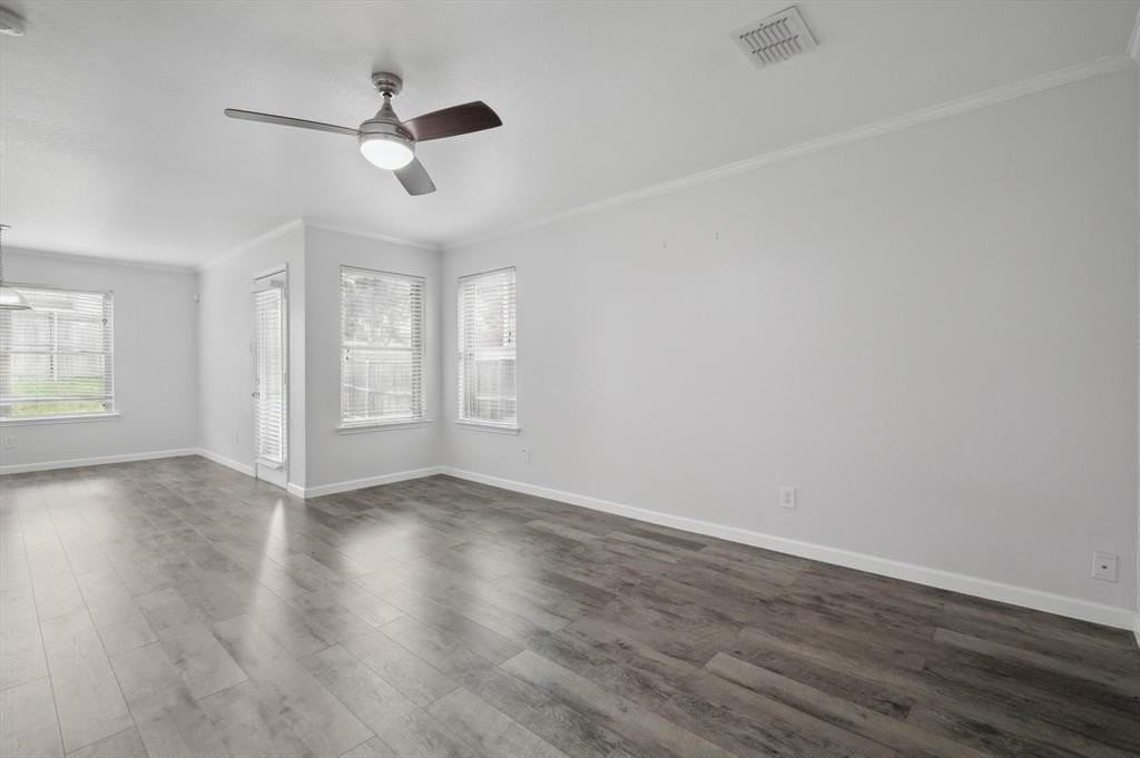 323 Stephanie St - Photo 6 of 38