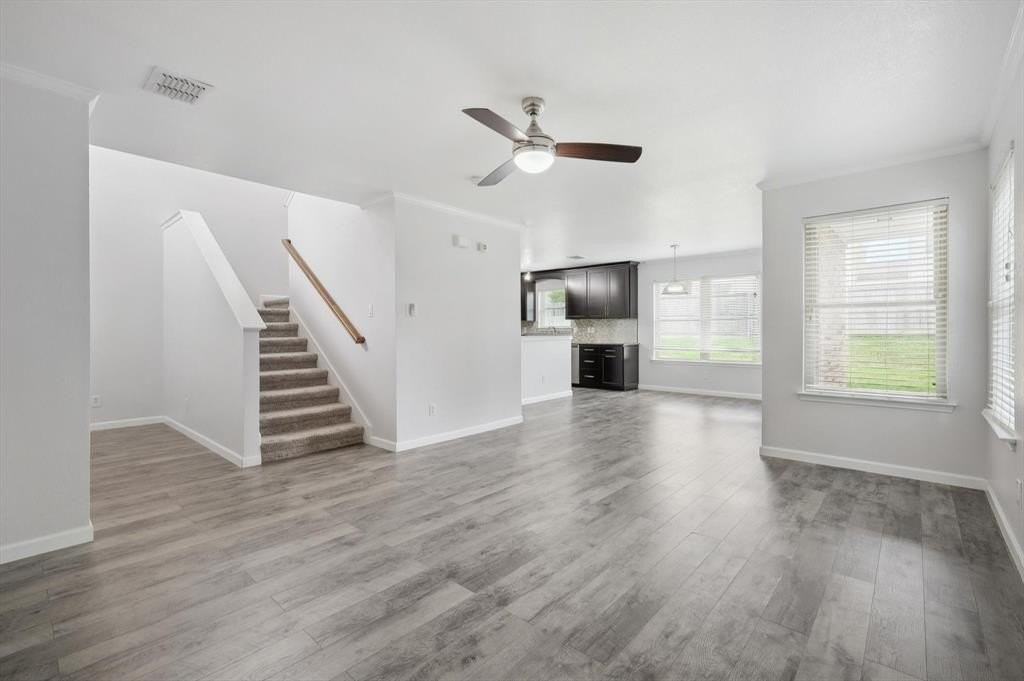 323 Stephanie St - Photo 7 of 38