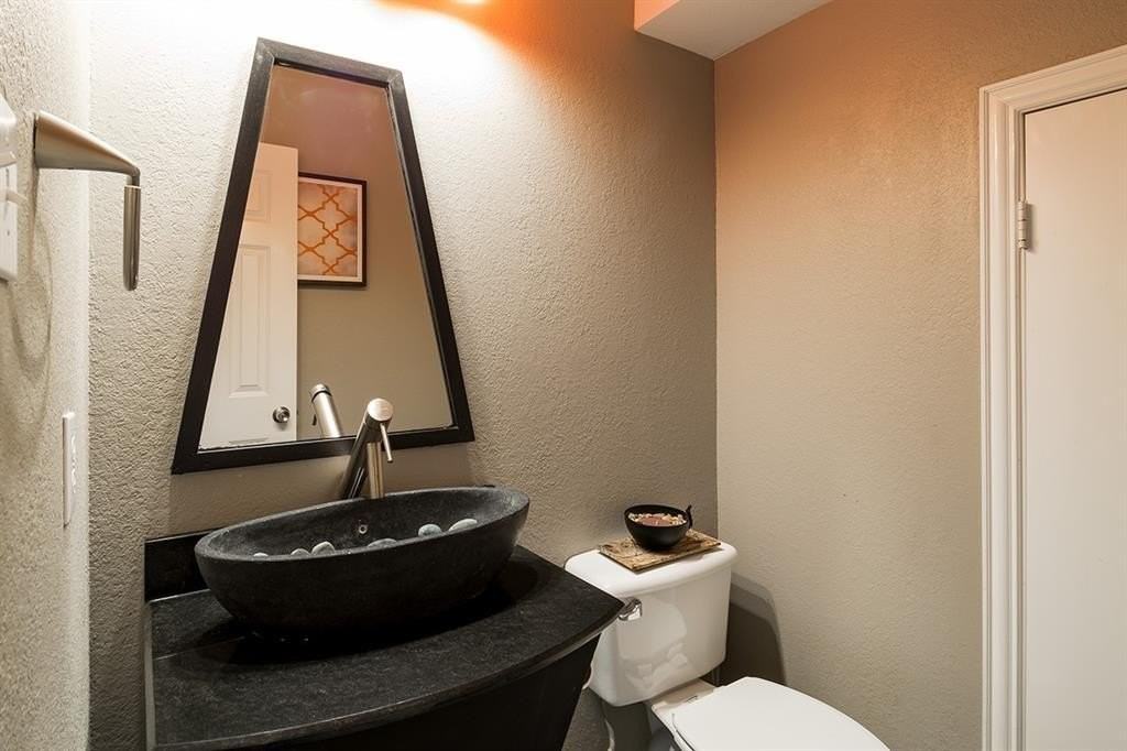 7712 Brookview Ct - Photo 5 of 25