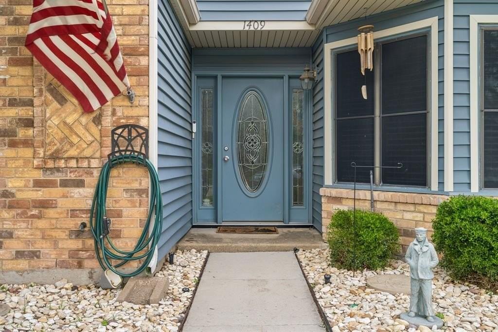 1409 High Plains Dr - Photo 2 of 25