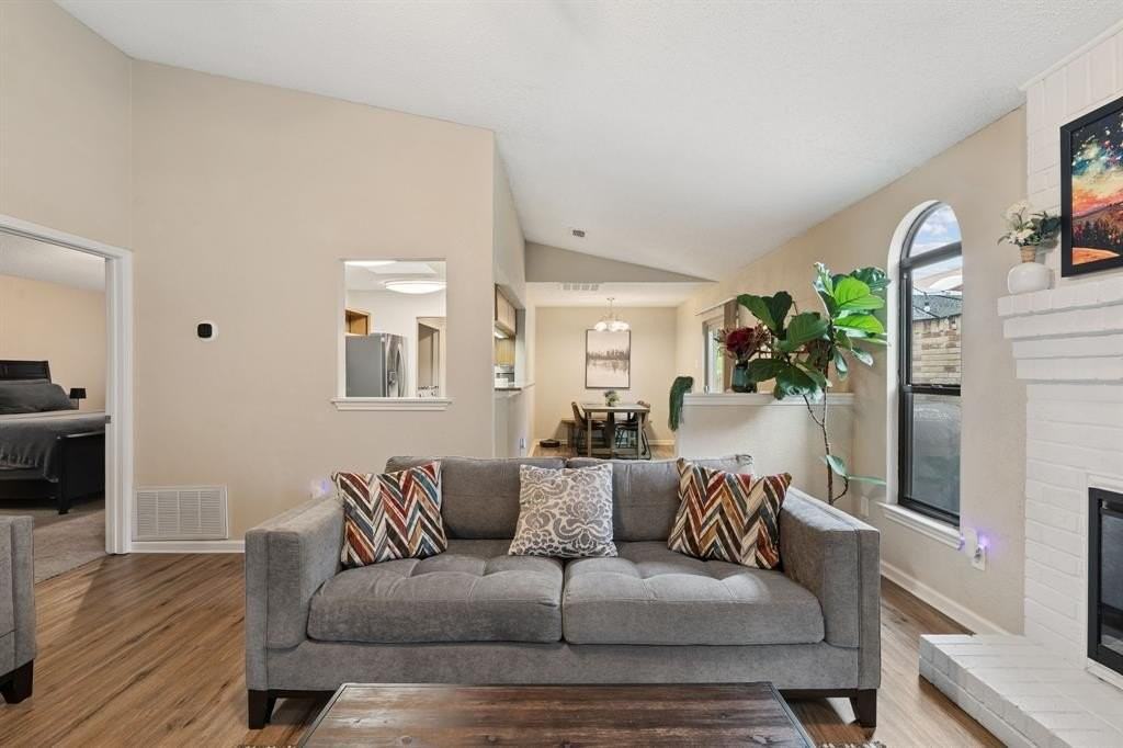 1409 High Plains Dr - Photo 4 of 25