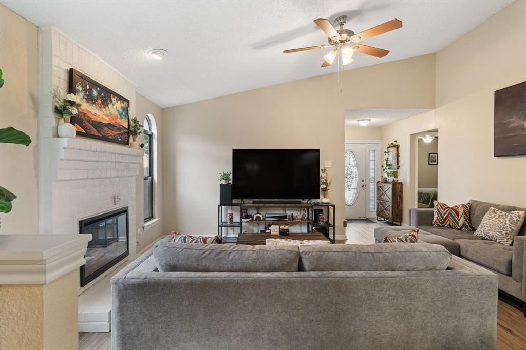 1409 High Plains Dr - Photo 5 of 25