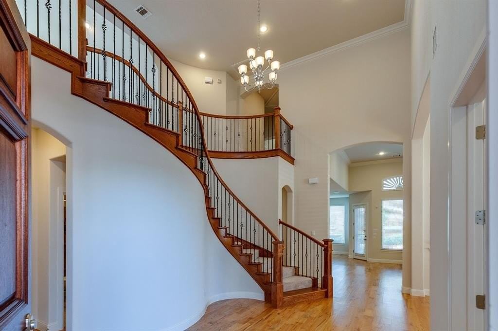 1231 Huron Dr - Photo 6 of 39