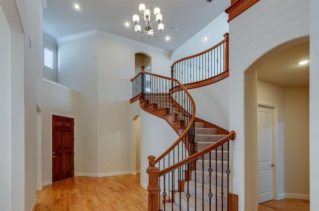 1231 Huron Dr - Photo 7 of 39