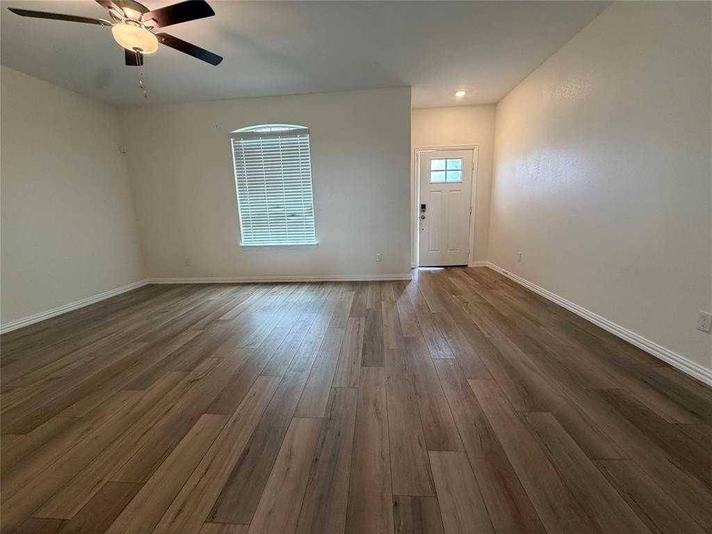 2412 Bold Venture Dr - Photo 2 of 15