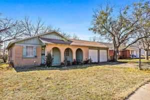 featured image of 724 E Mustang St