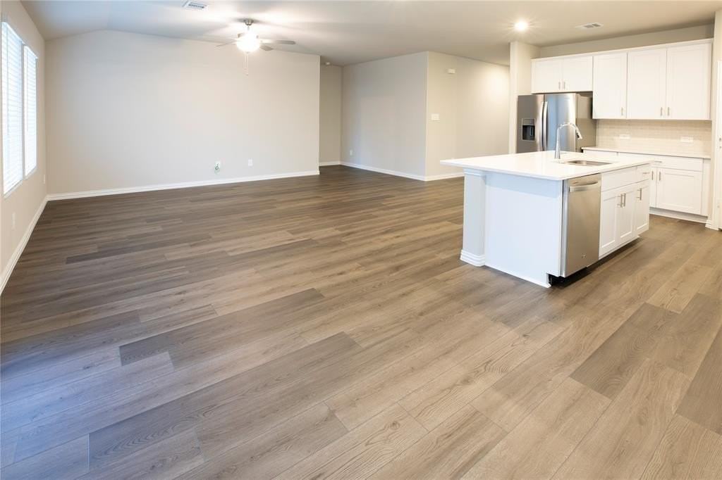 804 Tidal Dr - Photo 3 of 26