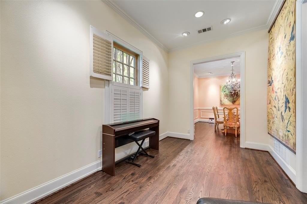 1418 Yakimo Dr - Photo 4 of 29