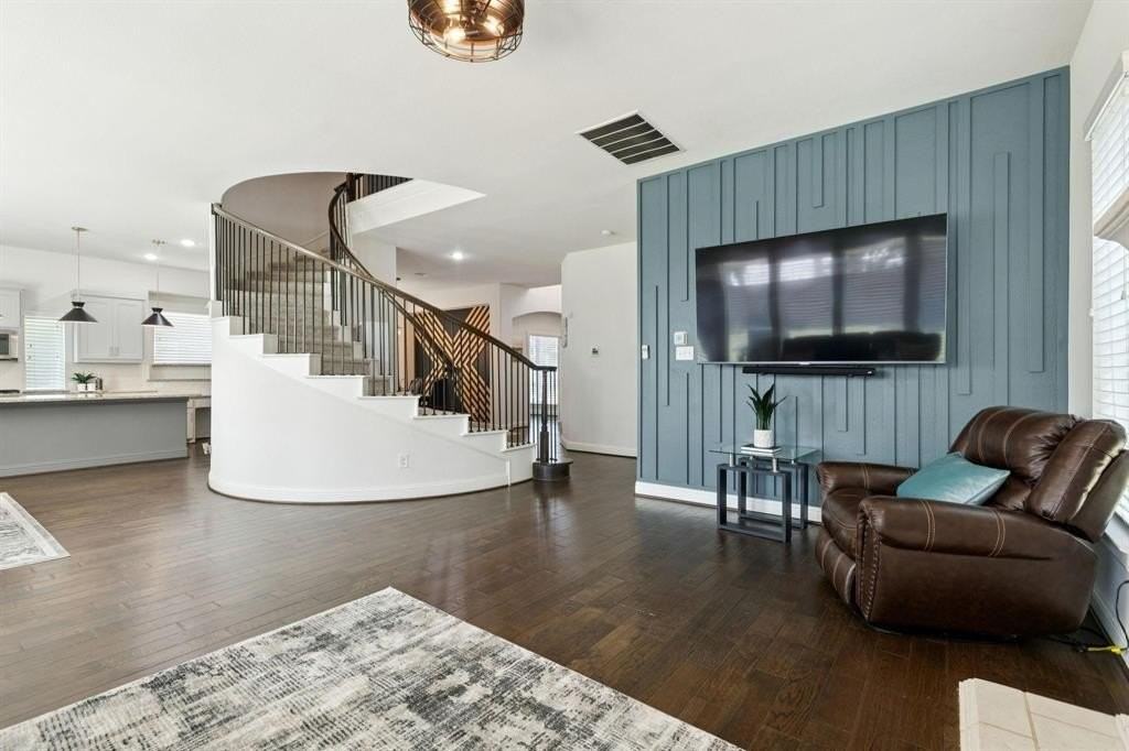 716 Nathanael Greene Ct - Photo 3 of 39