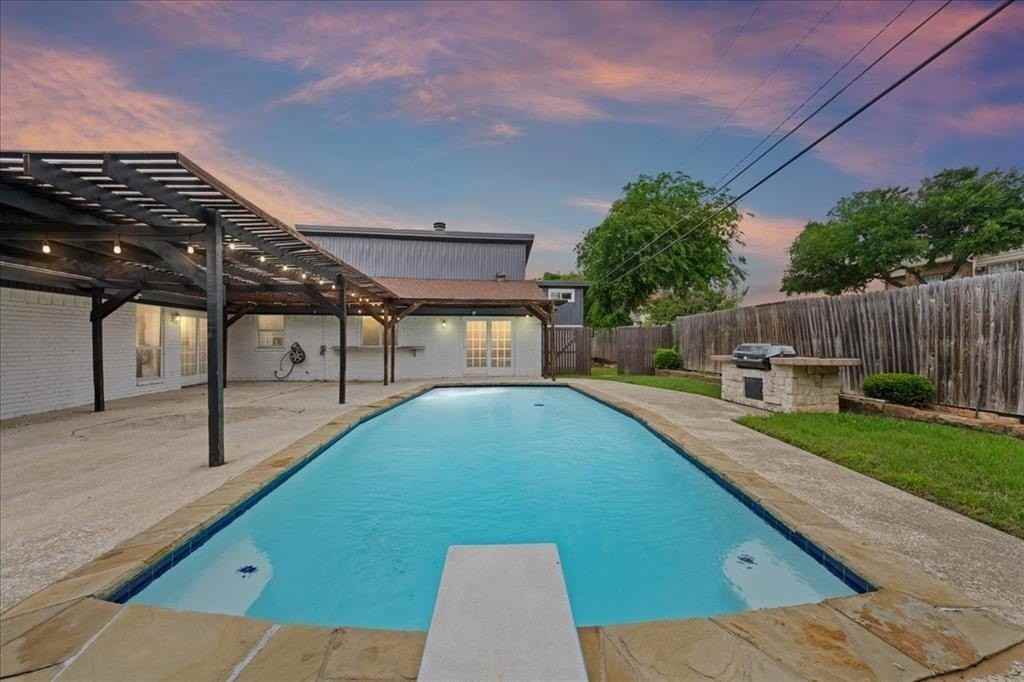 3925 Greenhills Ct W - Photo 2 of 40