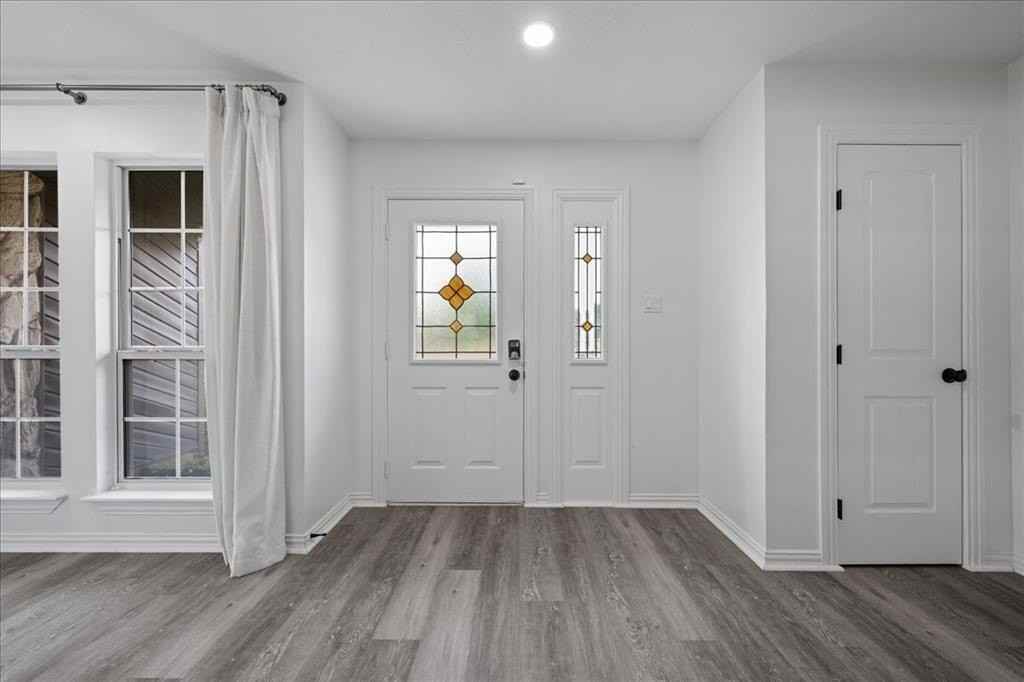 3925 Greenhills Ct W - Photo 4 of 40