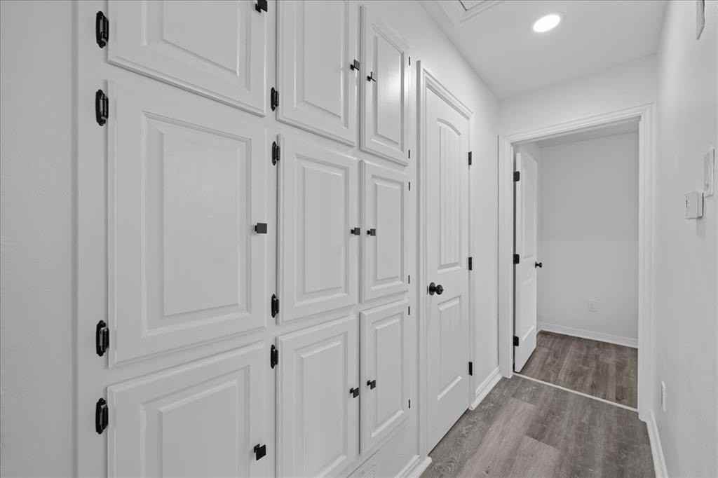 3925 Greenhills Ct W - Photo 5 of 40